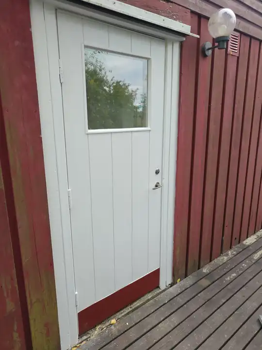 Ytterdörr på villa efter renovering